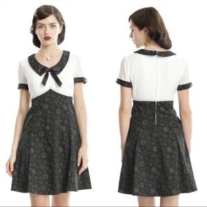Fantastic Beasts x Hot Topic Gothic Bow Collar Lolita Dress Black White Small